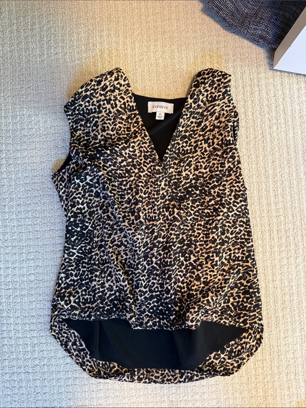Evereve NEVER WORN Leopard Print V-Neck Sleeveless CamisolE
